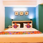 Hotel In West Vinod Nagar