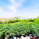 Hotel In West Vinod Nagar