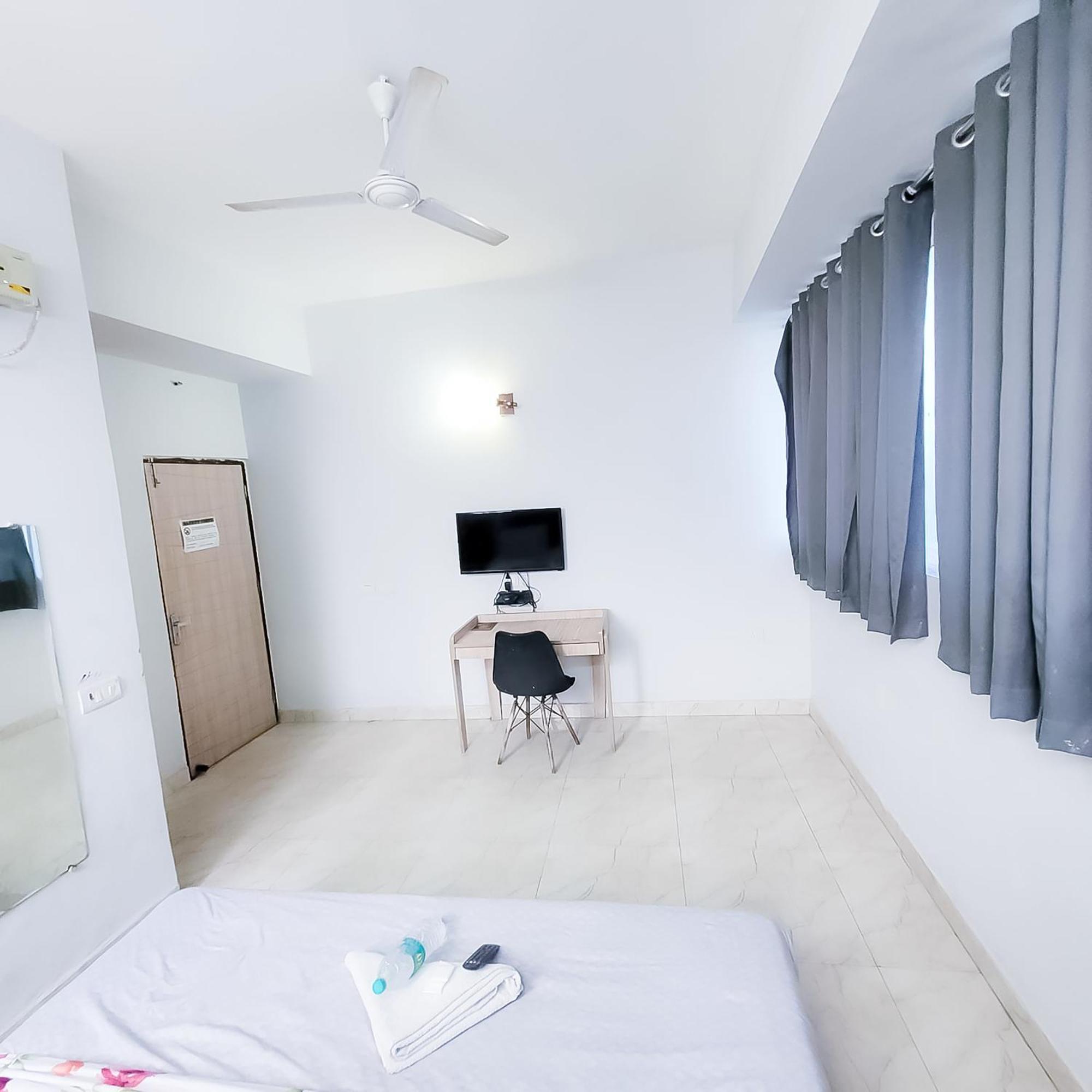 Hotel In West Vinod Nagar 3*