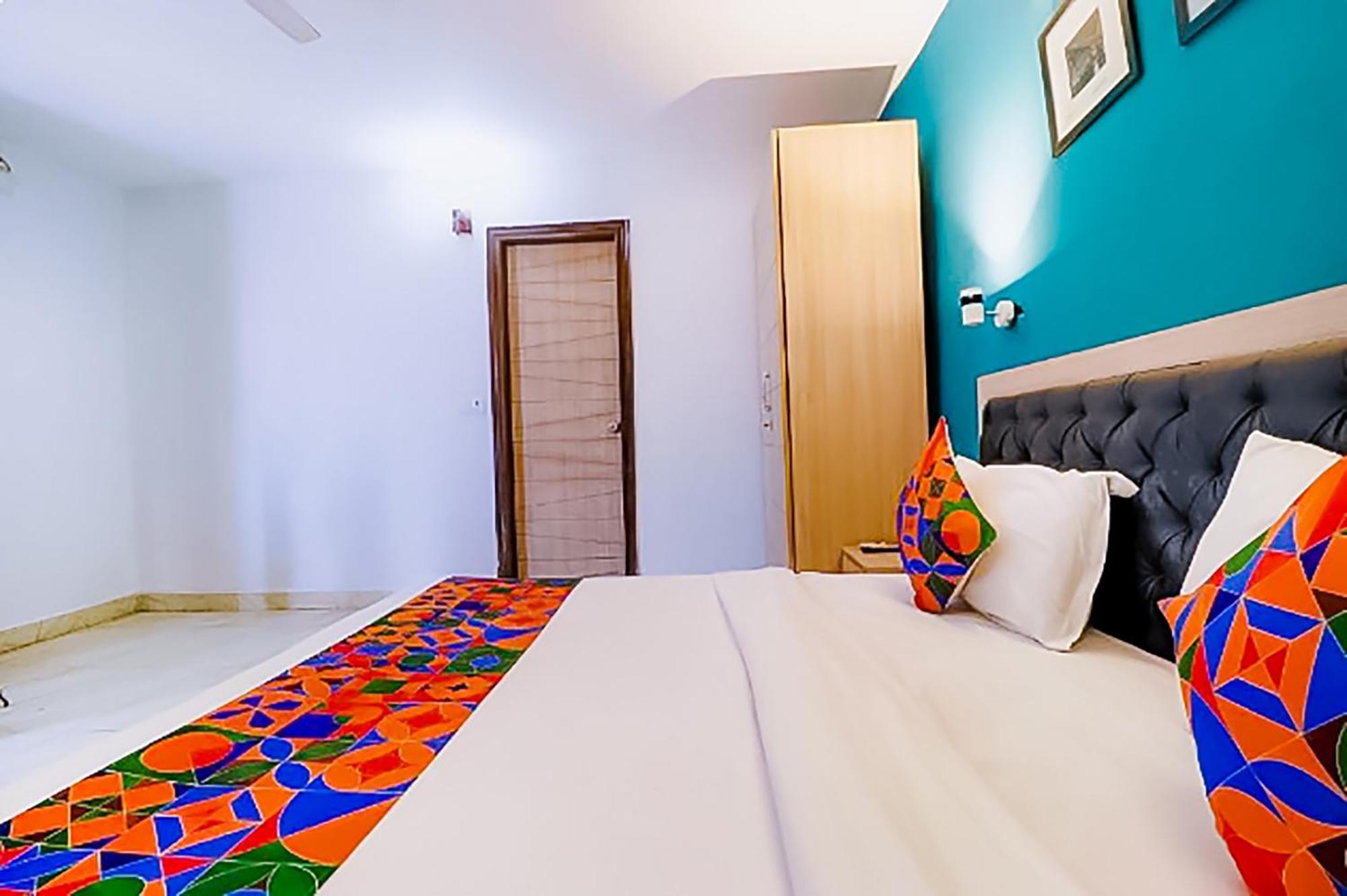 In West Vinod Nagar Hotel 3*