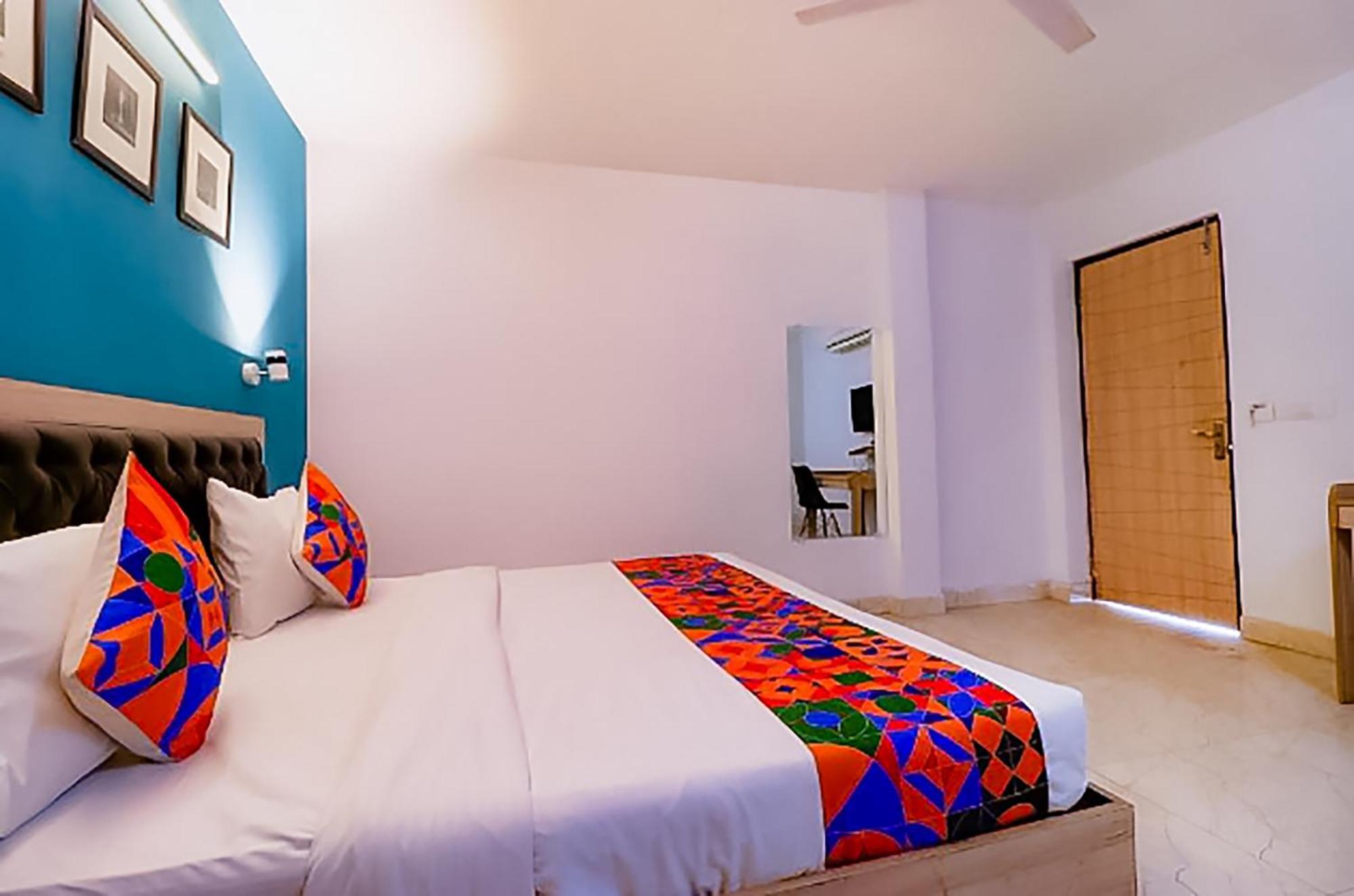 Hotel In West Vinod Nagar New Delhi