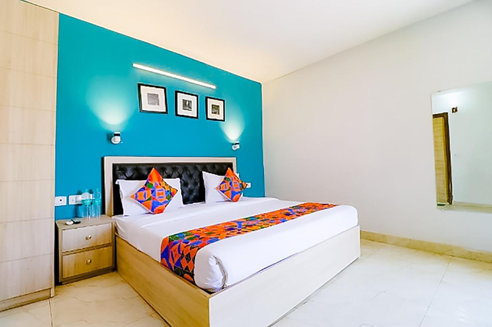 Hotel In West Vinod Nagar 3*