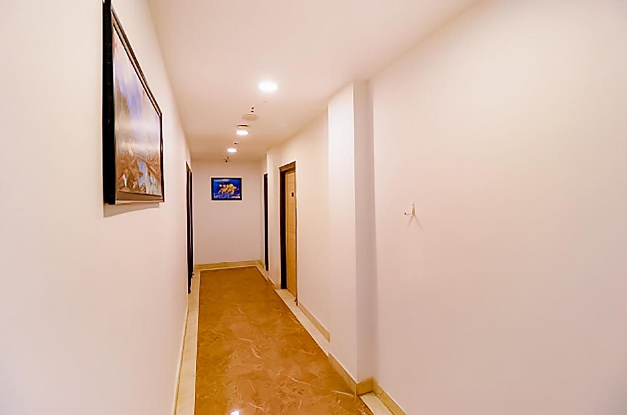 Hotel In West Vinod Nagar New Delhi